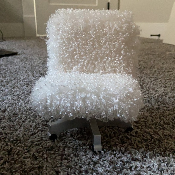 Doll desk and chair - Picture 5 of 6